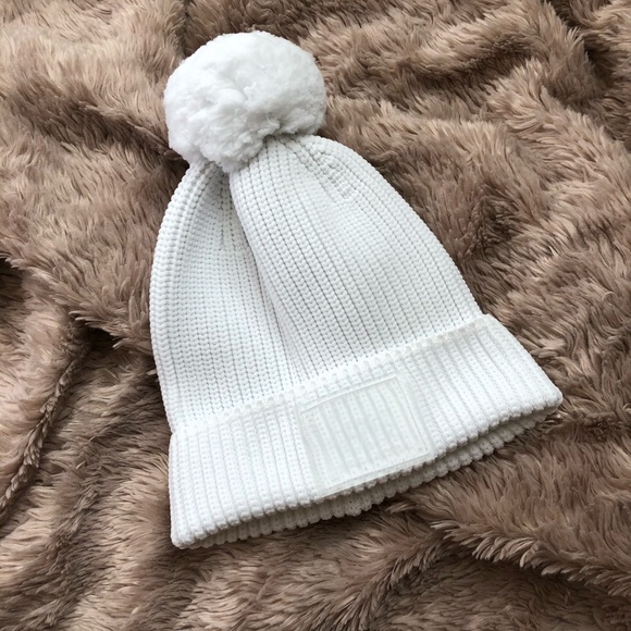 Melon White Revitalize Pom Beanie Nwt 
